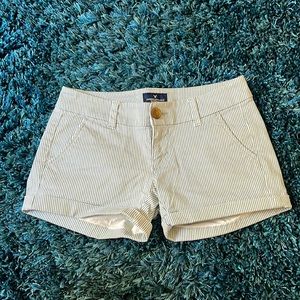 Seersucker patterned shorts. American Eagle Size 00